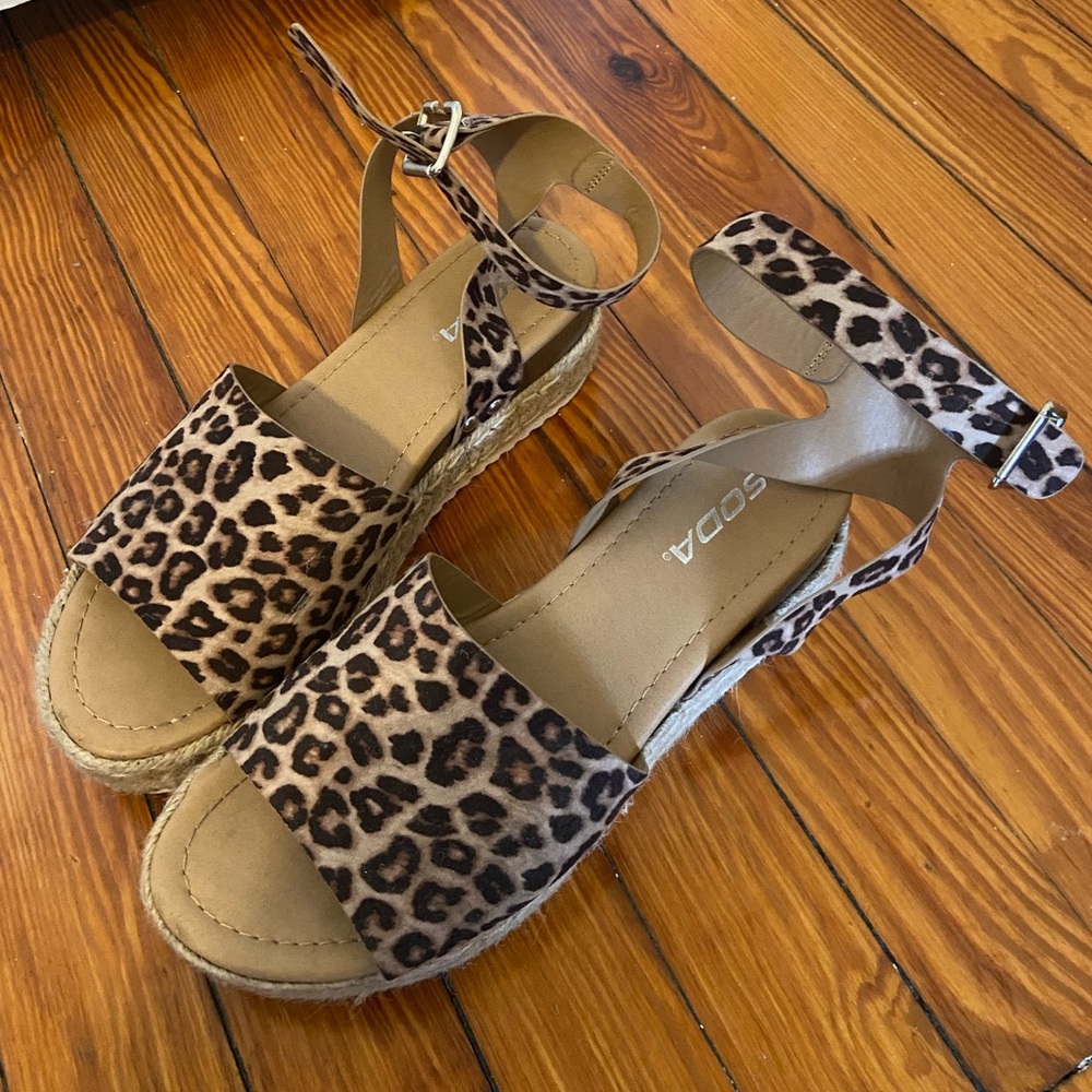 platform cheetah sandals - soda
